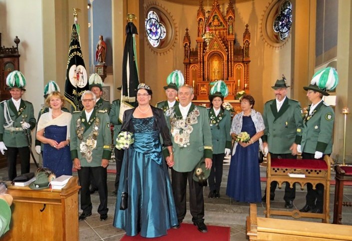 Gruppenfoto mit neuem Königspaar Gruppenfoto mit neuem Königspaar